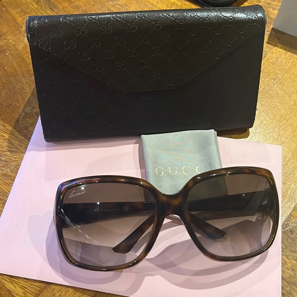 Selling an Oversized pair of Gucci Sunglasses!